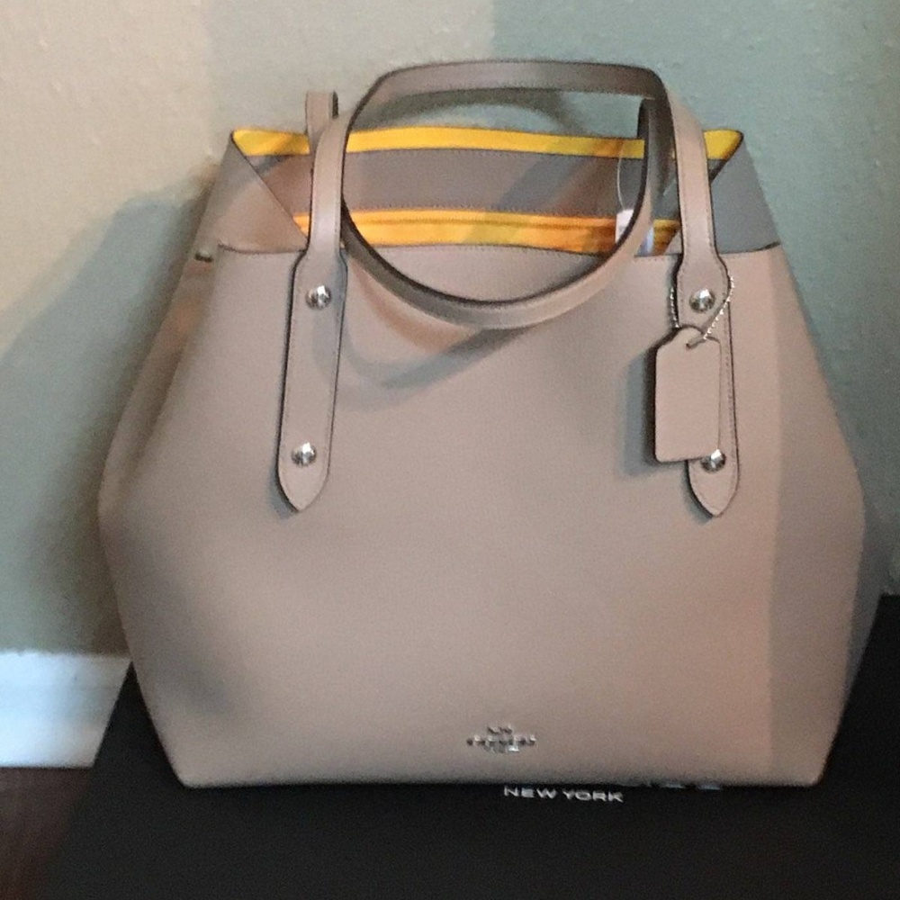 NEW Coach pebbled leather large market tote